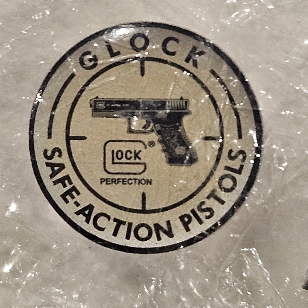 Vintage Glock safe-action Pistols hat pin NWT